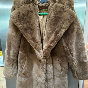Apparis coat